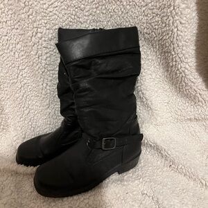 Black winter boots